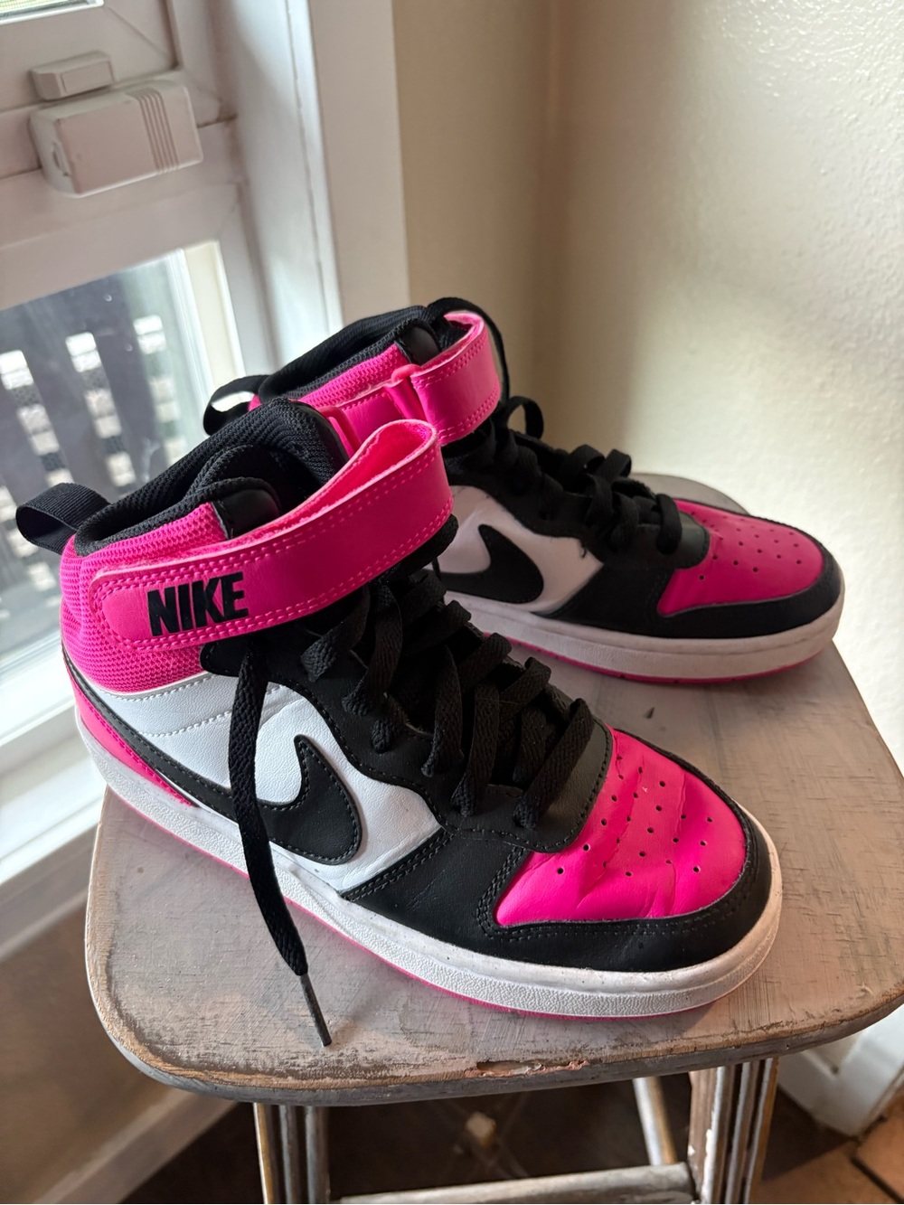 Nike Court Borough Hot Pink/White/Black size 4Y
